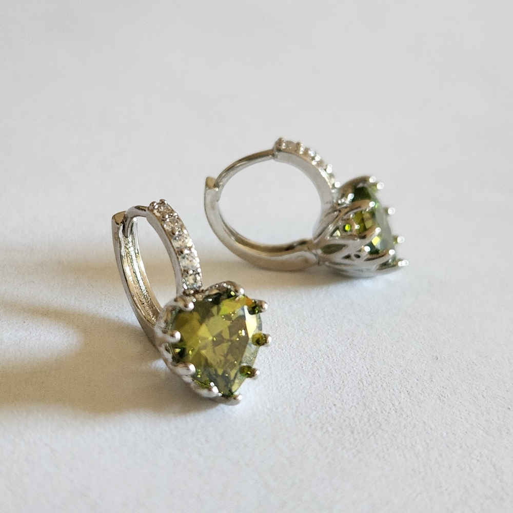 New 925 Silver Heart Shaped Peridot Diamond Hoop Earrings for Women